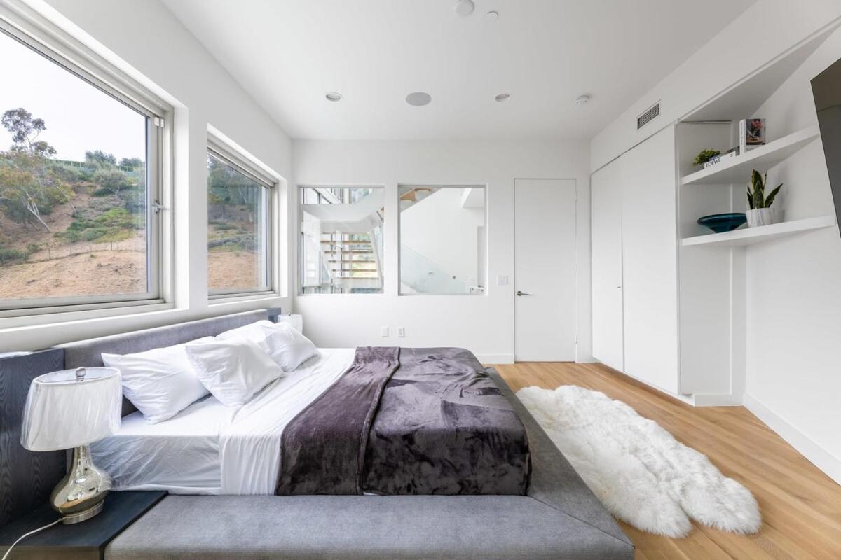 Holiday home Stunning View 3-br Hollywood Vista & Infinity Pool *
