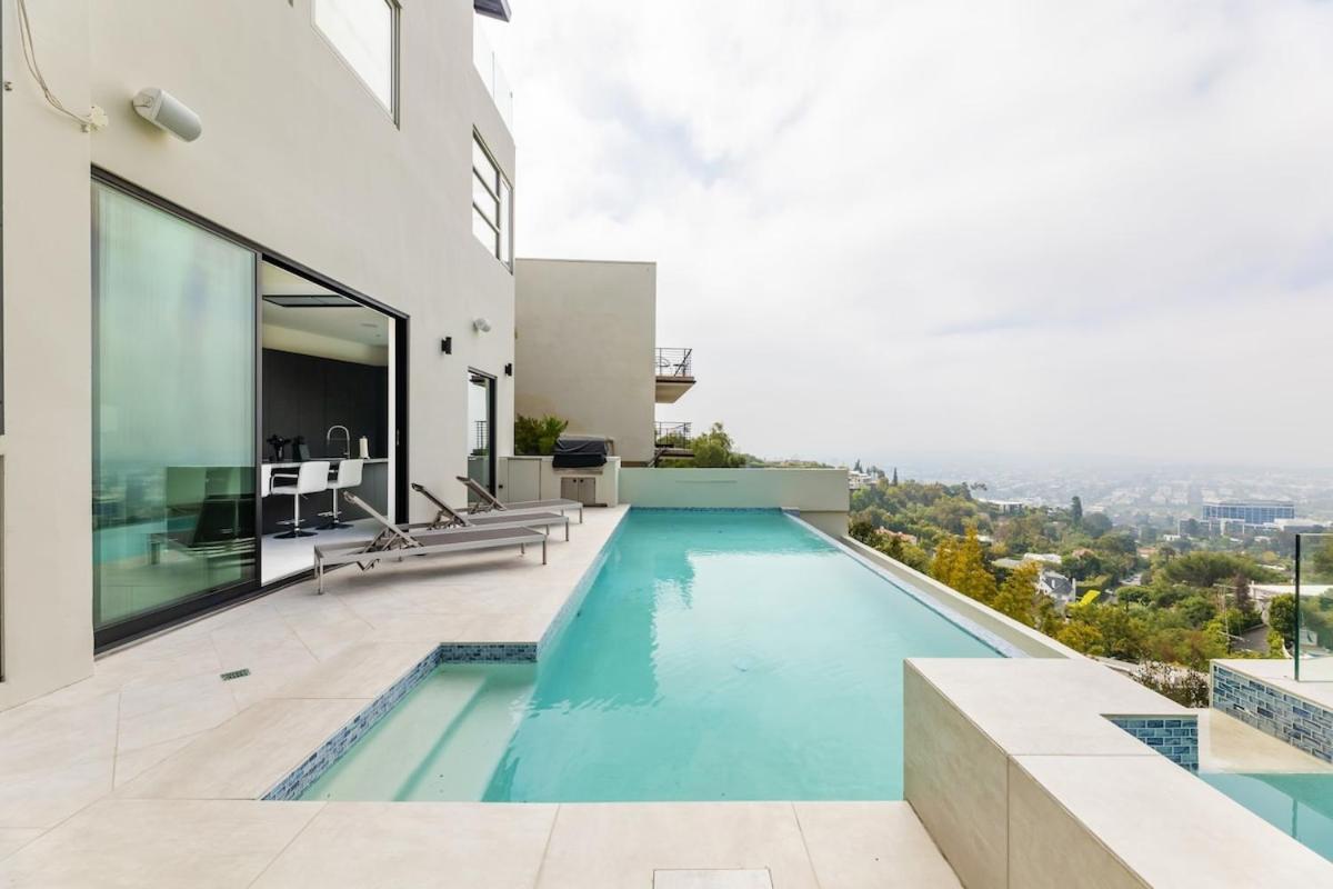 Holiday home Stunning View 3-br Hollywood Vista & Infinity Pool *